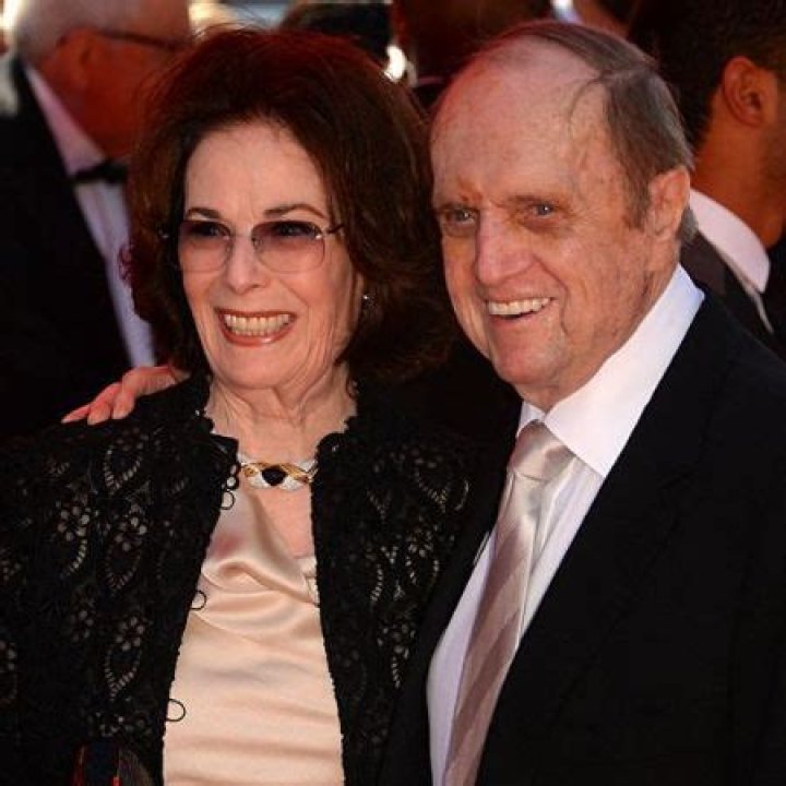 About Ginny Newhart married life, net worth, bio, height, and weight. ·