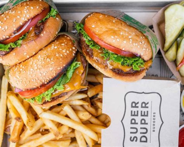 Discovering the Super Duper Burger: A Culinary Delight