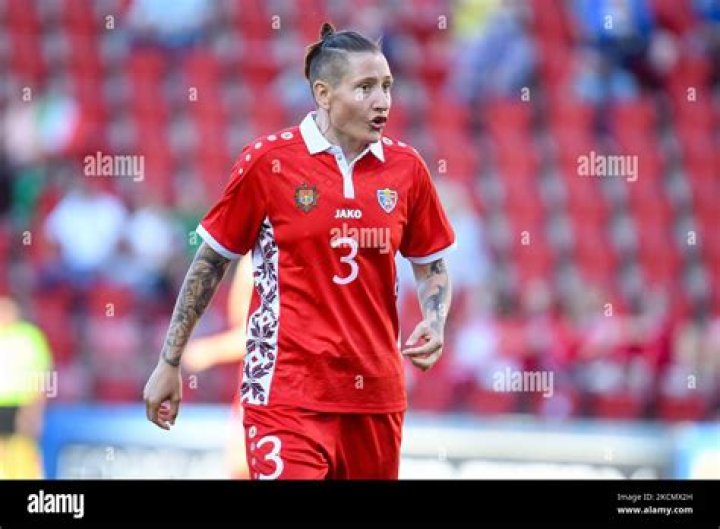 Fran Beer: The Rising Star in Women's Football