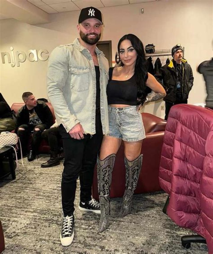 Jersey Shores Angelina Pivarnick shares rare pic with husband Chris after star reveals their sex |