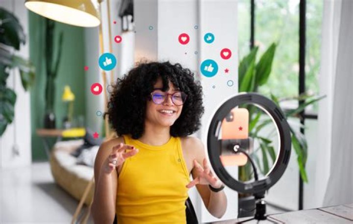 Julia Lalonde: The Rising Star of Social Media and Influencer Culture