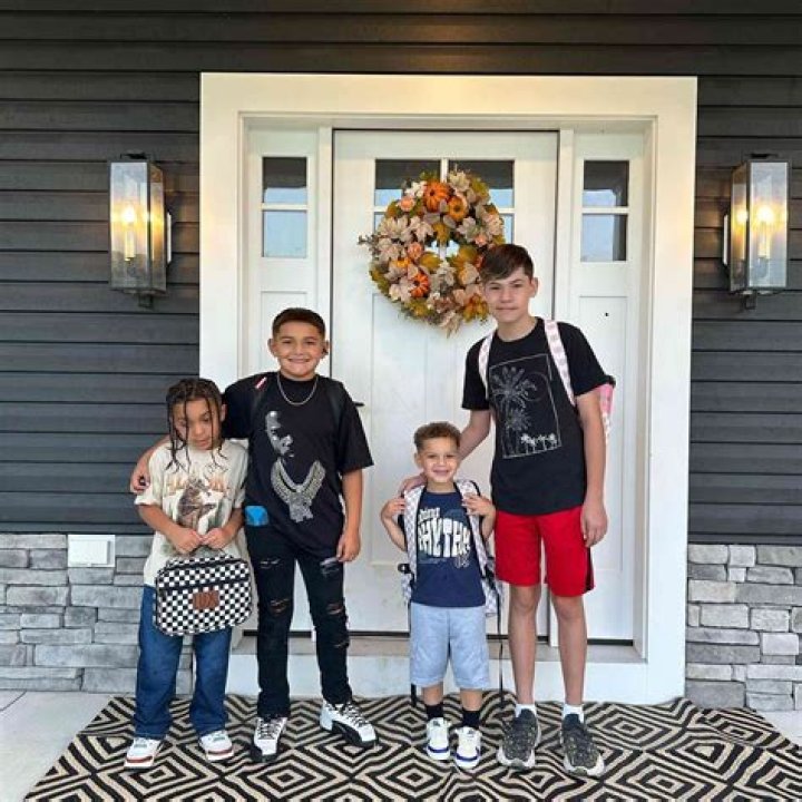 Lux Russell Lowry Age, Birthday, Siblings ·