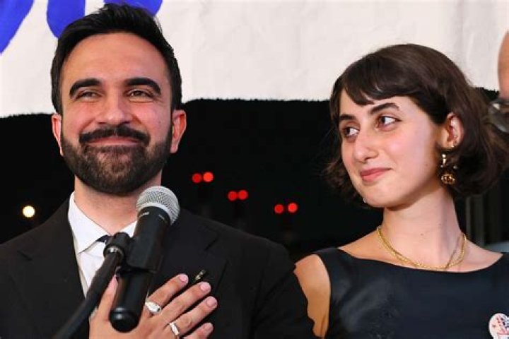 Merritt Wever: Fianc, net worth, tattoos, smoking & body measurements