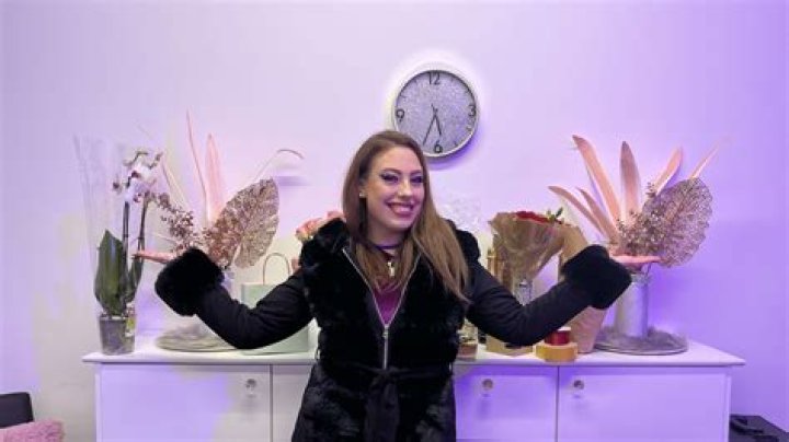 Millionaire make-up artist trades places with Nadine Sun |