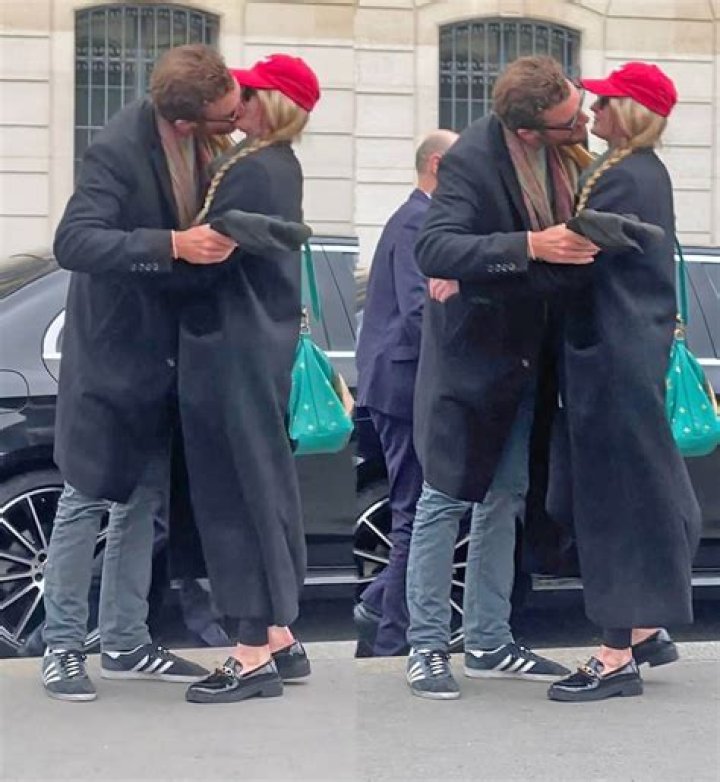 Sydney Brooke: Her Rumored Sister Khloe Kardashian