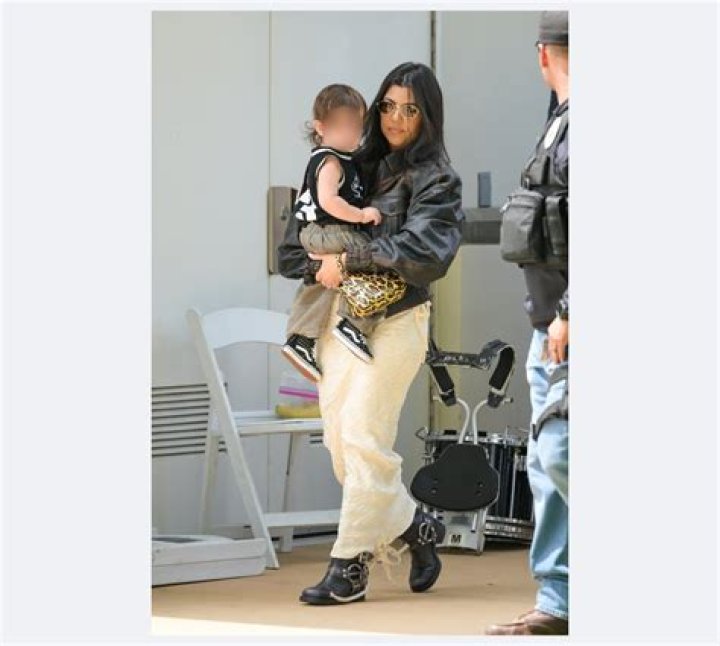 Travis Barker praises Kourtney Kardashian's feet: photos