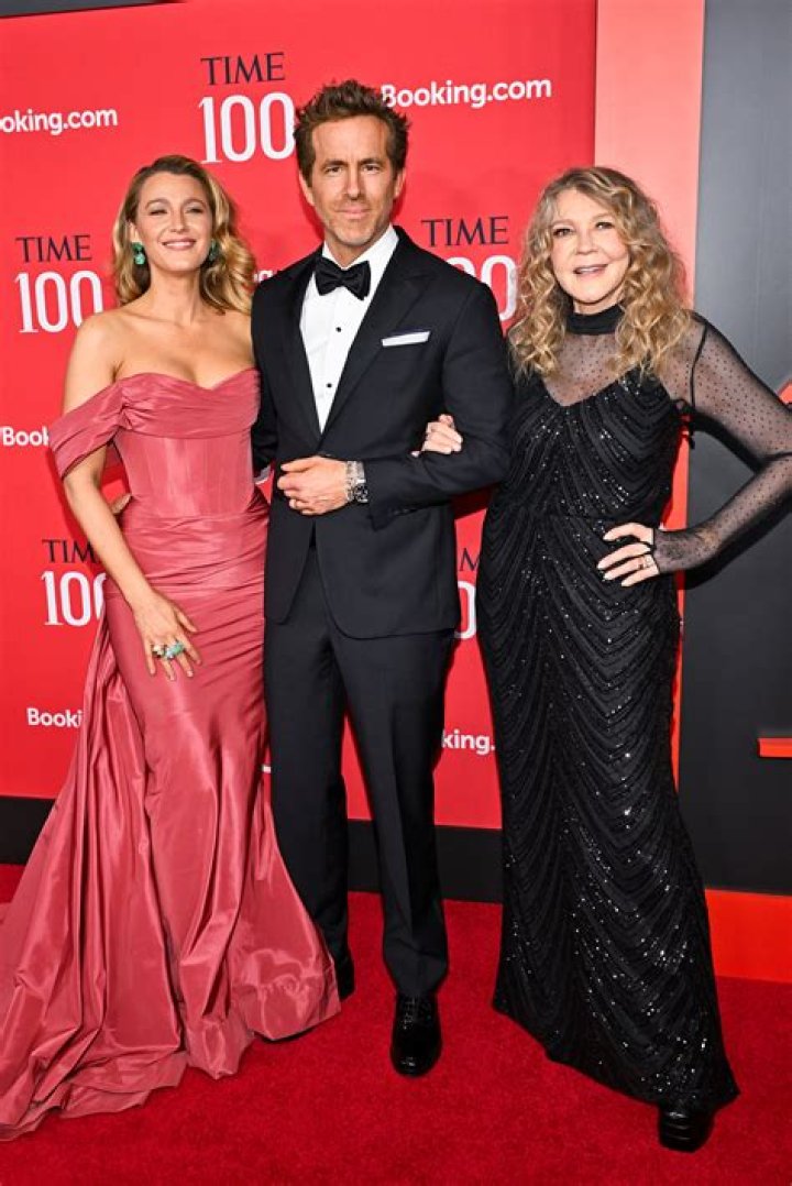 Unveiling Elaine Lively's Age: Discoveries And Insights