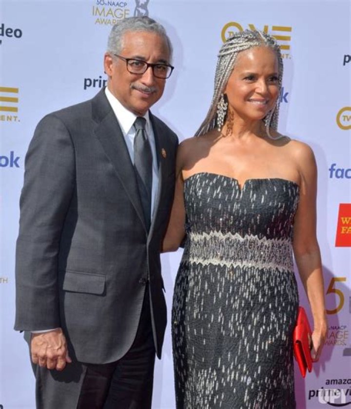 Victoria Rowell Bio, Wiki, Age, Parents, Sisters, Husband, Daughter, Son, Net worth, Height, Movies
