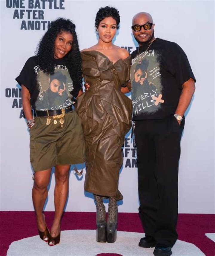 VoxDash | What is James Taylors net worth?