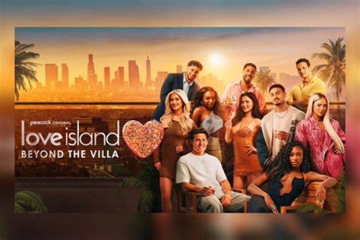 What time do they wake up on Love Island? The Islanders look knackered! |