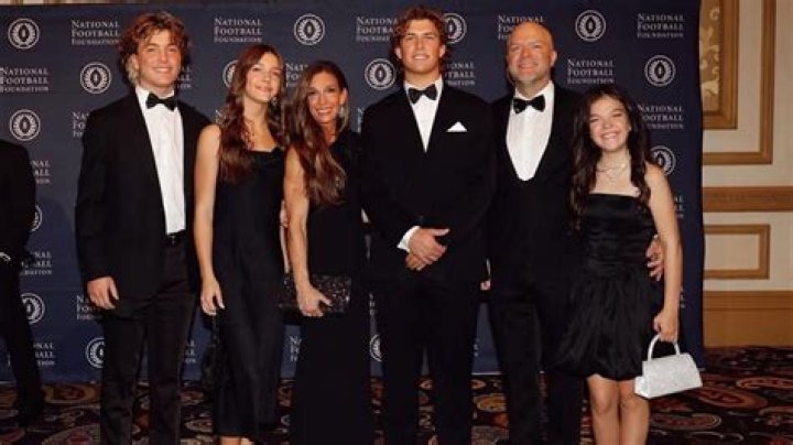 Who Are Brandon Dart and Kara Dart? Jaxson Dart Parents Age Gap And Family Ethnicit |