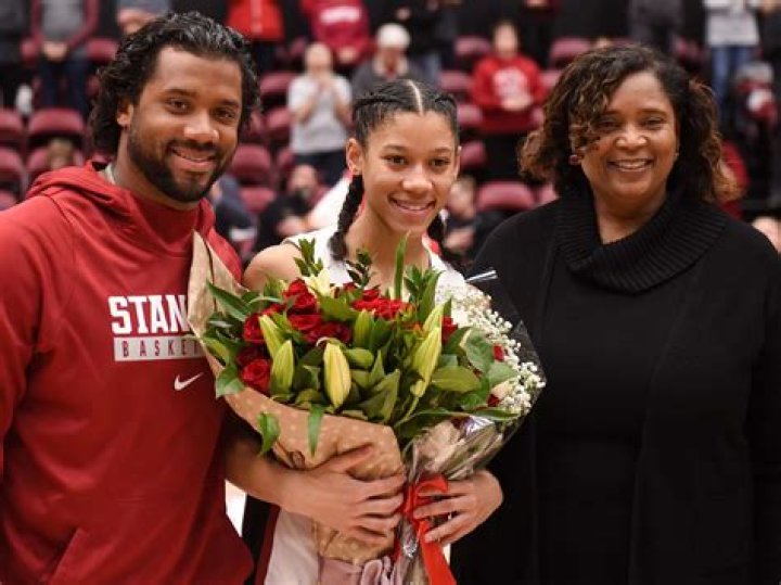 Who Is Anna Wilson? Russell Wilson Sister- Age Gap And Family