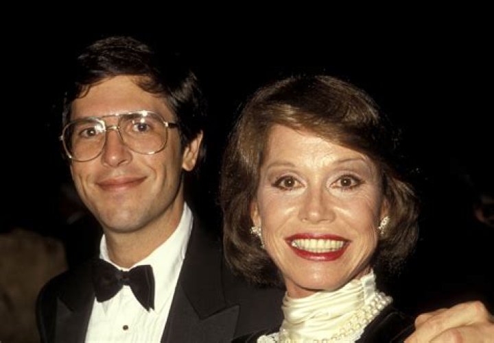 Who is Dr Robert Levine? Wiki, Age, Bio, Net Worth, Career, Relationship,Family
