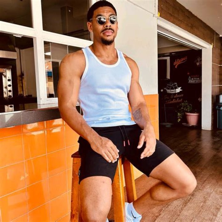 Wife, Parents & Net Worth ·